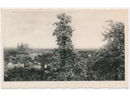 49 - Praha, pohled na Hradčany, cca 1935