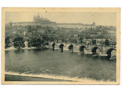 49 - Praha, Karlův most a Hradčany, cca 1938