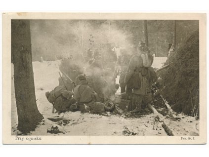 Vojáci u ohniště, cca 1915