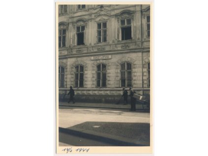 49 - Praha, oživená partie před soudem, cca 1941