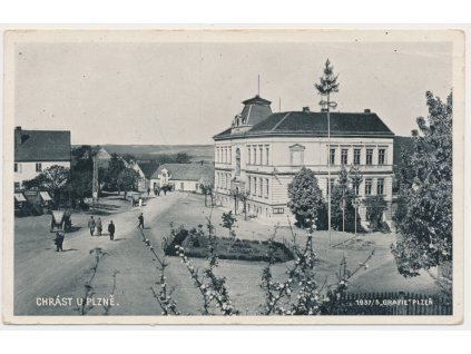 47 - Plzeňsko, Chrást, oživená partie z návsi, cca 1940