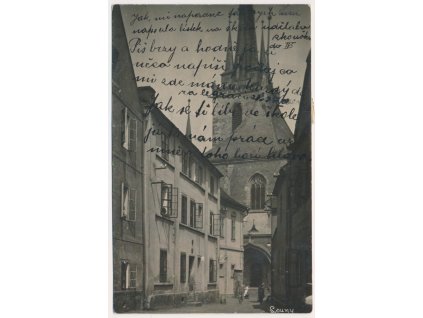 34 - Louny, oživená partie u chrámu sv Mikuláše, cca 1907