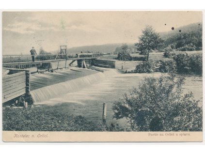 57 - Rychnovsko, Kostelec nad Orlicí, oživená partie u splavu, ca 1906