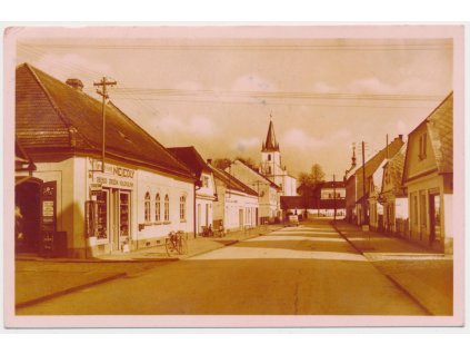 57 - Rychnovsko, Solnice, obchod  F. Nejedlý, ulice, cca 1943