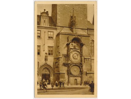 49 - Praha, oživená partie před Staroměstským orlojem, cca  1940