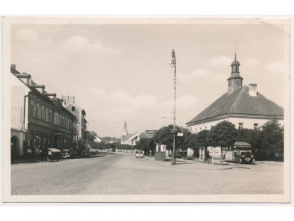 54 - Příbramsko, Dobříš, partie z náměstí, cca 1943