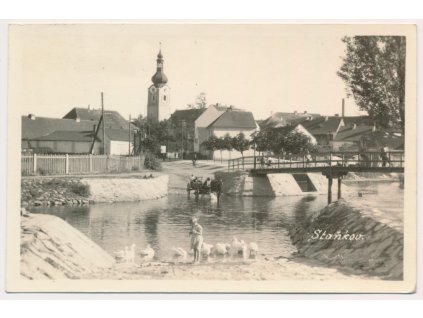 15 - Domažlicko, Staňkov, oživená partie u řeky, cca 1940