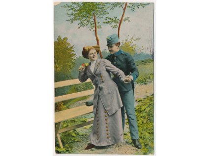 Vojenská, "Voják na procházce se svou milou", cca 1916