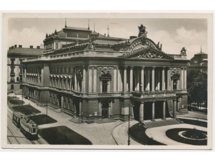 04 - Brno - město, partie s tramvají před divadlem, cca 1950