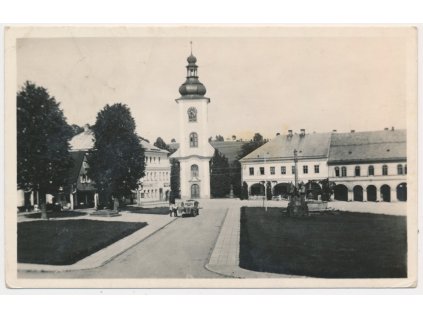 57- Rychnovsko, Rokytnice v Orlických horách, oživená partie před kostelem, cca 1947