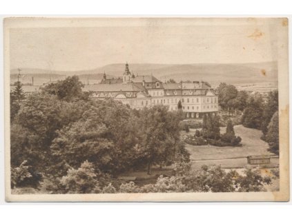 54 - Příbramsko, Dobříš, Zámek a okolí, cca 1924