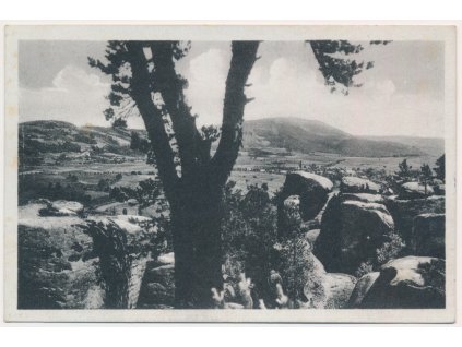 58 - Semilsko, Valdštýn, v pozadí Kozákov, cca 1945