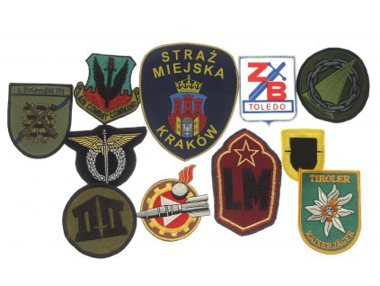 Ozbrojené složky, sestava 11 ks nášivek a dekorací, krásné stavy