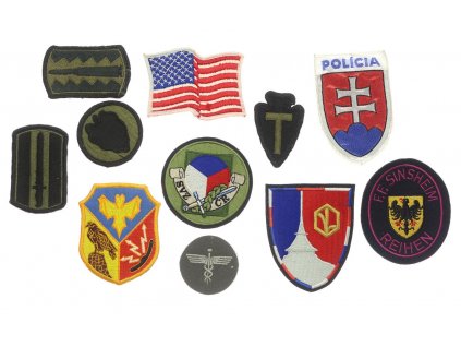 Ozbrojené složky, sestava 12 ks nášivek a dekorací, krásné stavy