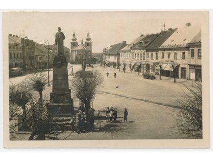 57 - Rychnovsko, Vamberk, oživená partie z náměstí, cca 1929