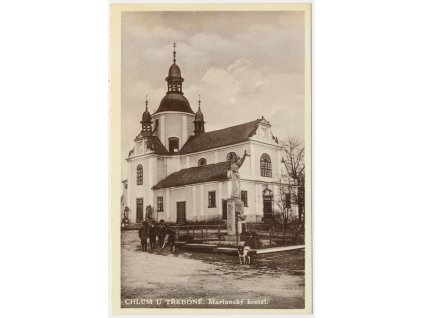 24 - Jindřichohradecko, Chlum u Třeboně, oživená partie před kostelem, cca 1930