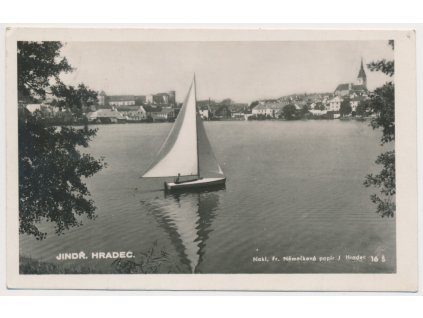 24 - Jindřichův Hradec, partie s loďkou na rybníku, cca 1942