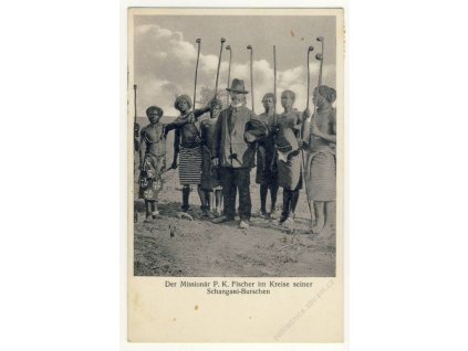 Misionář P.K. Fisher se kmenem Shangani, ca 1932