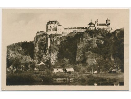 74 - Znojemsko, Vranov nad Dyjí, pohled na zámek, cca 1953