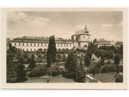 22 - Jičín, Valdštejnský zámek a zámecký park, cca 1950