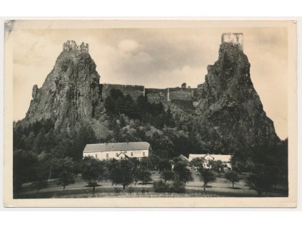 58 - Semilsko, Trosky, partie s domy pod hradem, cca 1930