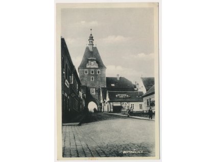 15 - Domažlice, oživená partie u "Brány", cca 1943