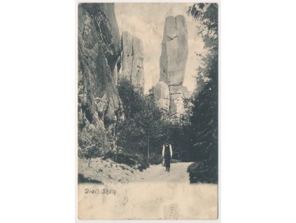 58 - Semilsko, Dračí skály, oživená partie u skal, cca 1908