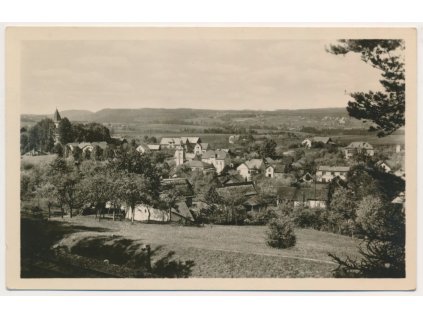 66 - Trutnovsko, Bílá Třemešná, celkový pohled na obec, cca 1949