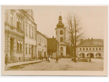 57 - Rychnovsko, Rokytnice v Orlických horách, oživené náměstí, cca 1930