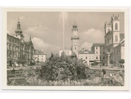 Slovensko, Banská Bystrica, oživené náměstí, cca 1949