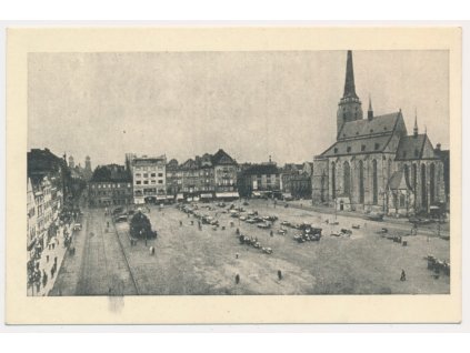 47 - Plzeň, pohled na oživené náměstí, cca 1949