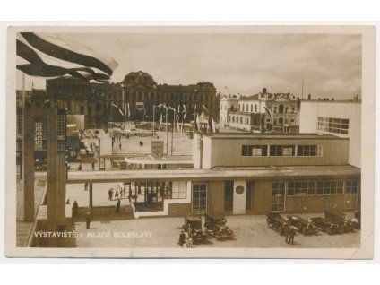 36 - Mladá Boleslav, pohled na oživené výstaviště, automobily, cca 1927