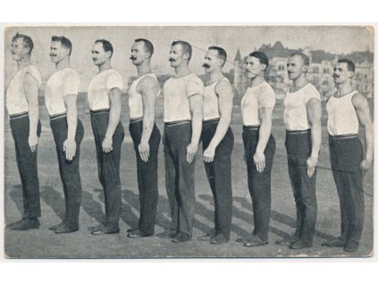 Vítězné družstvo České Obce Sokolské, jež dobylo I. ceny v Paříži, cca 1908