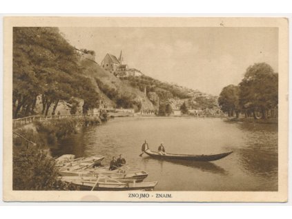 74 - Znojmo, oživená partie s loďkami na řece, cca 1926