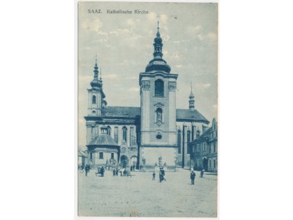 34 - Lounsko, Žatec, oživená partie před katolickým kostelem, cca 1924