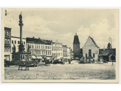 74 - Znojmo, partie z náměstí, automobily..., cca 1941