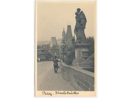 49 - Praha, oživená partie z Karlova mostu, cca 1941