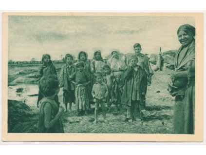 Ukrajina, Podkarpatská Rus, Skupina cikánského dorostu, cca 1930