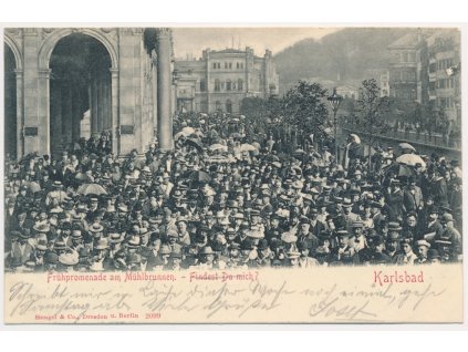 25 - Karlovy Vary (Karlsbad), Frühpromenade am Mühlbrunnen, lidé na kolonádě, cca 1900