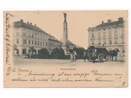 74 - Znojmo, oživená partie u Kopalova památníku, kočár, cca 1898