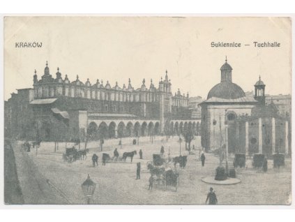 Polsko, Kraków (Krakov), Sukiennice, oživená partie před muzeem, cca 1914