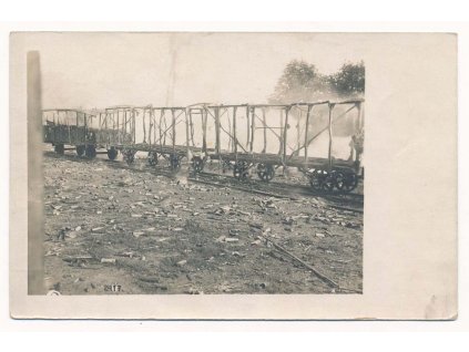 Železnice, zničený vojenský muniční vlak, cca 1916