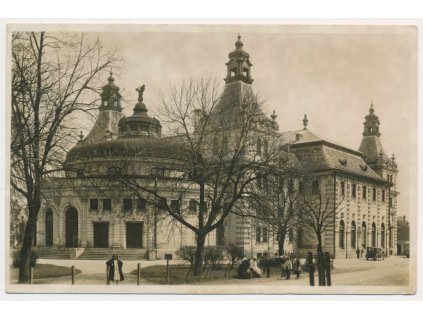 Slovensko, Spišská Nová Ves, oživená partie před Redutou, cca 1945