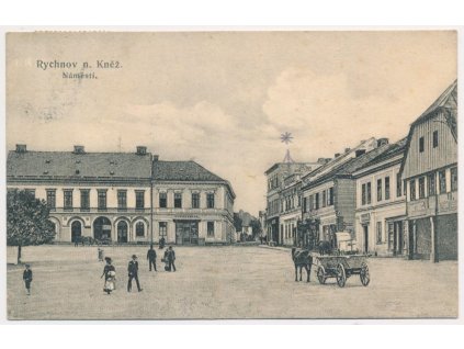 57 - Rychnov nad Kněžnou, oživené náměstí, cca 1926