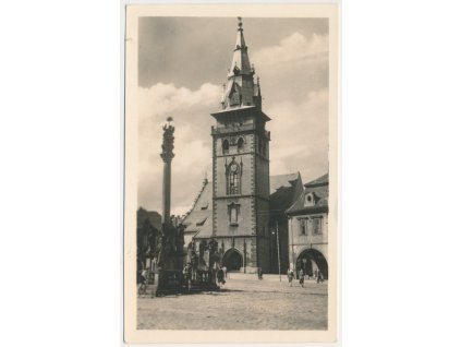 09 - Chomutov, oživená partie před kostelem, cca 1950