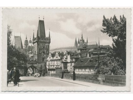 49 - Praha, oživená partie z Karlova mostu, cca 1935
