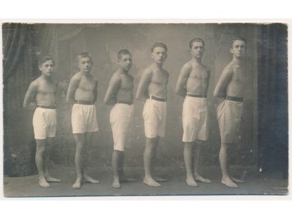 Sokol, kabinetní fotopohlednice sokolského družstva, cca 1910