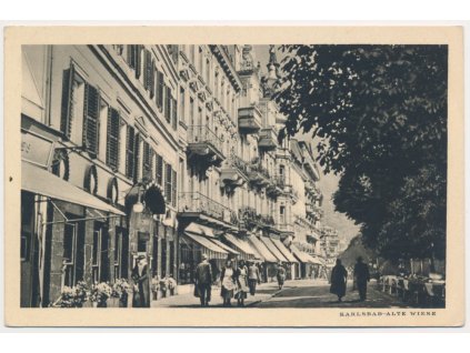 25 - Karlovy Vary (Karlsbad), Alte Wiese, oživená ulice, cca 1935