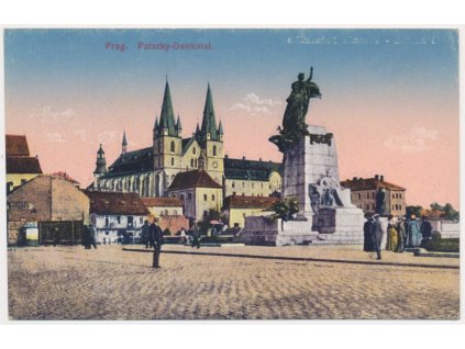 49 - Praha, oživená partie před pomníkem Františka Palackého, cca 1916