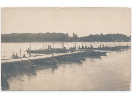 22 - Jičín, oživená partie z výlovu rybníka, cca 1930